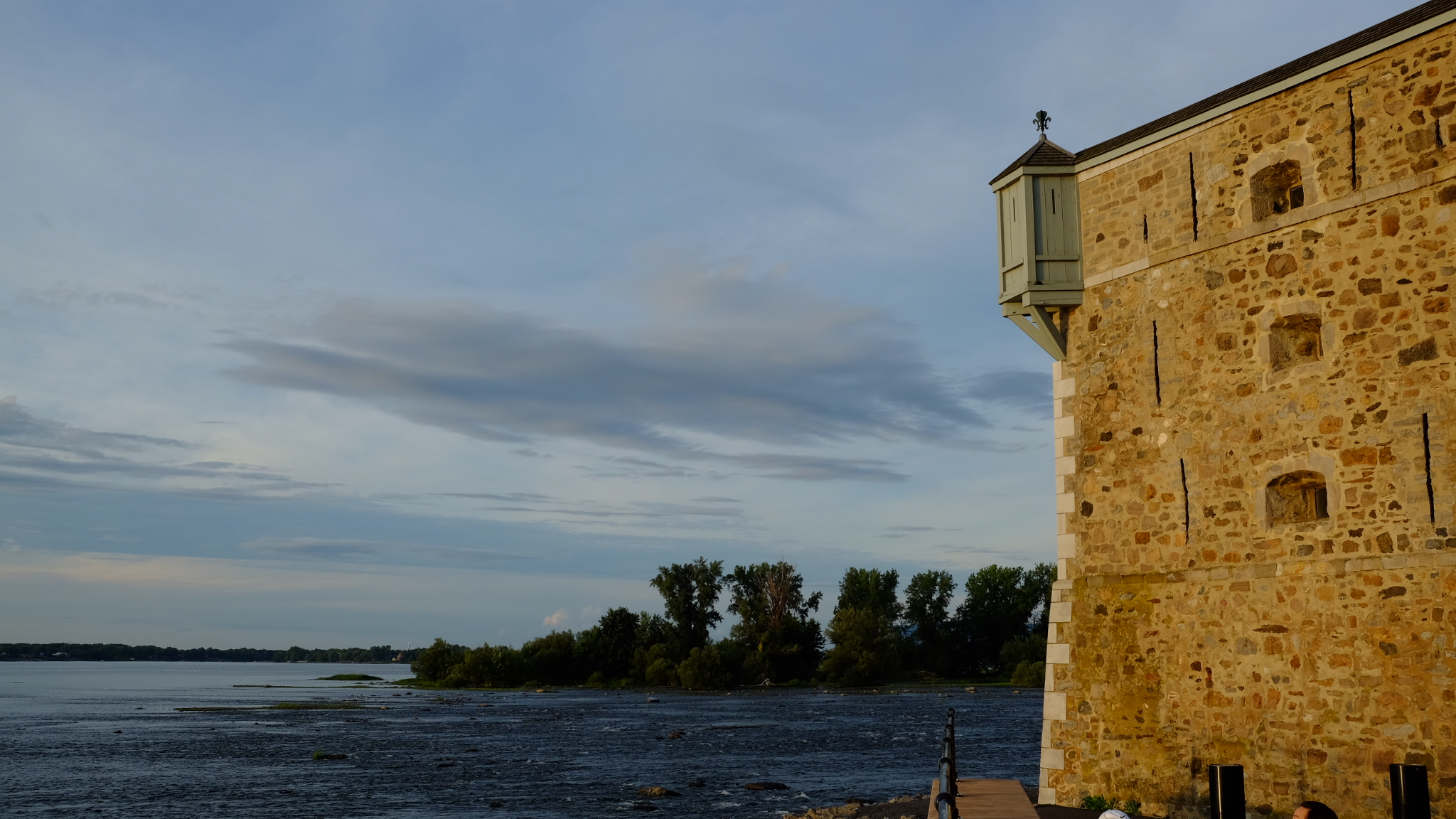 Le comté de Chambly divisé entre la CAQ et le PQ.